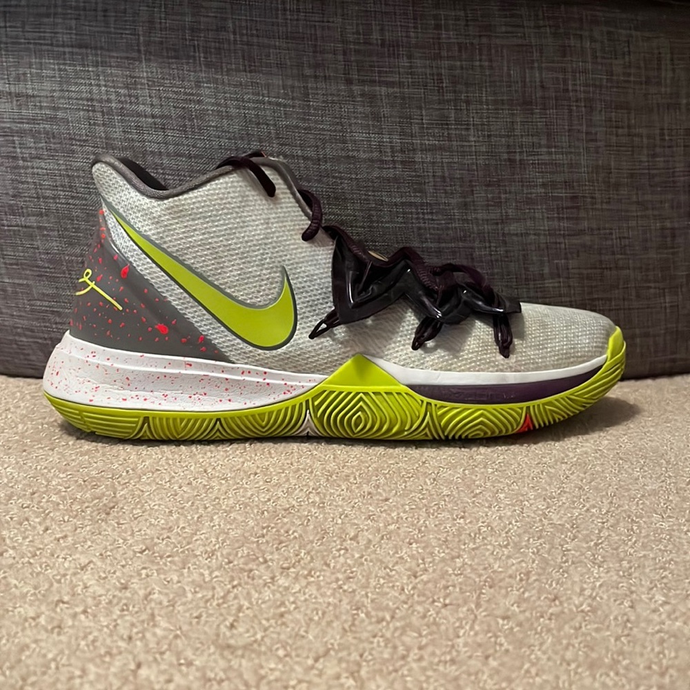 Kyrie 5 Basketball Shoes